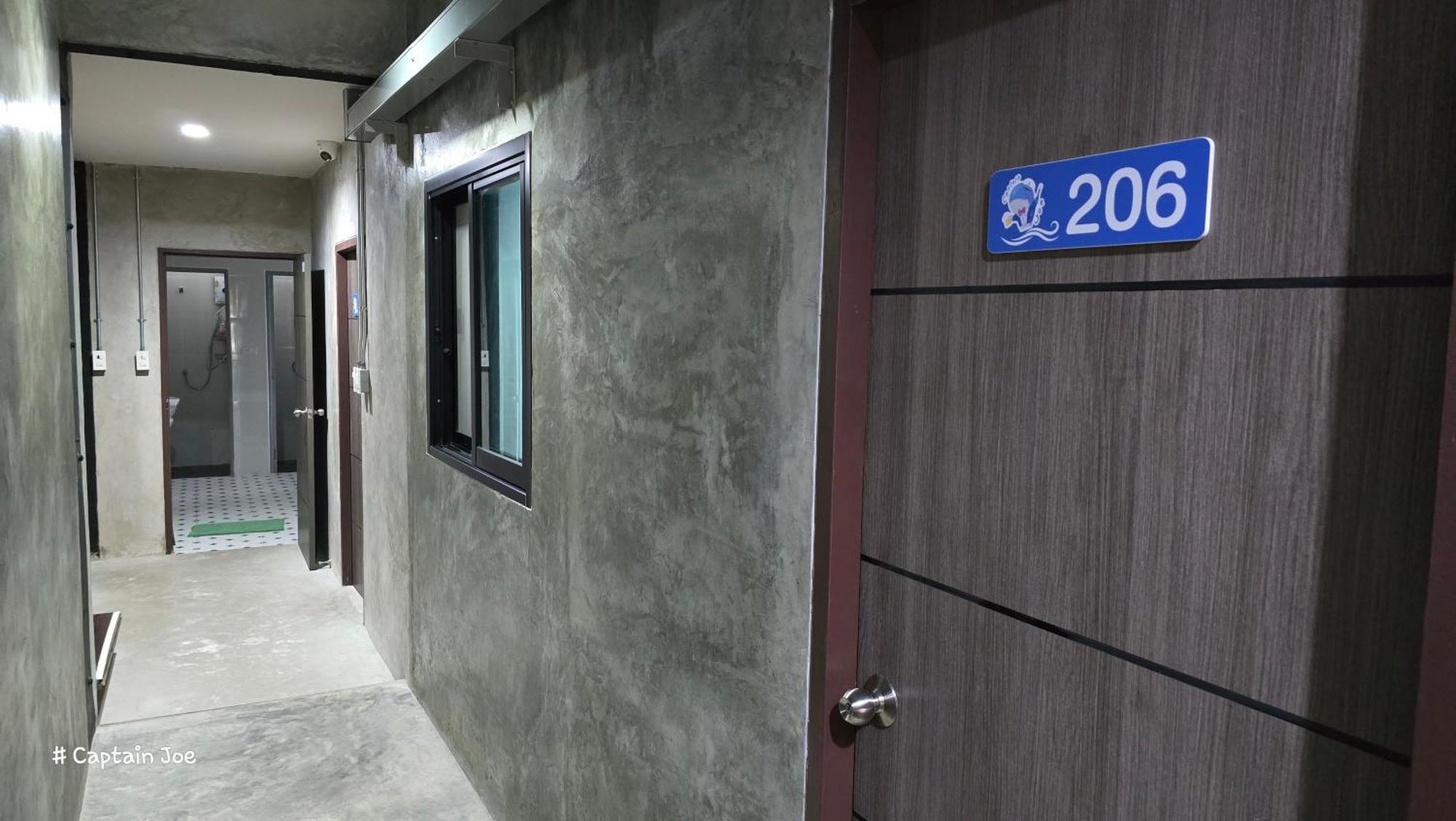 Captain Joe Cafe & Hostel HHQ Exterior foto